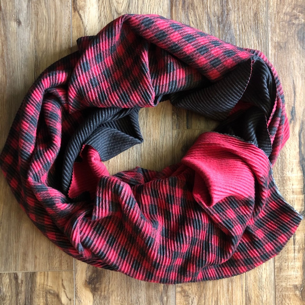 Pretty persuasions buffalo plaid scarf NWT